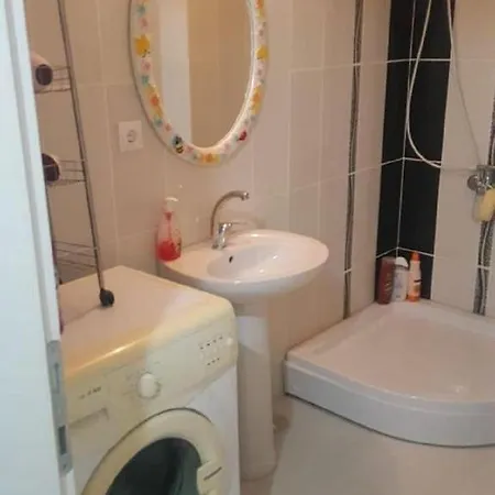 아파트 Kusadasi/Davutlar Havuzlu Sitede Kiralik Daire *